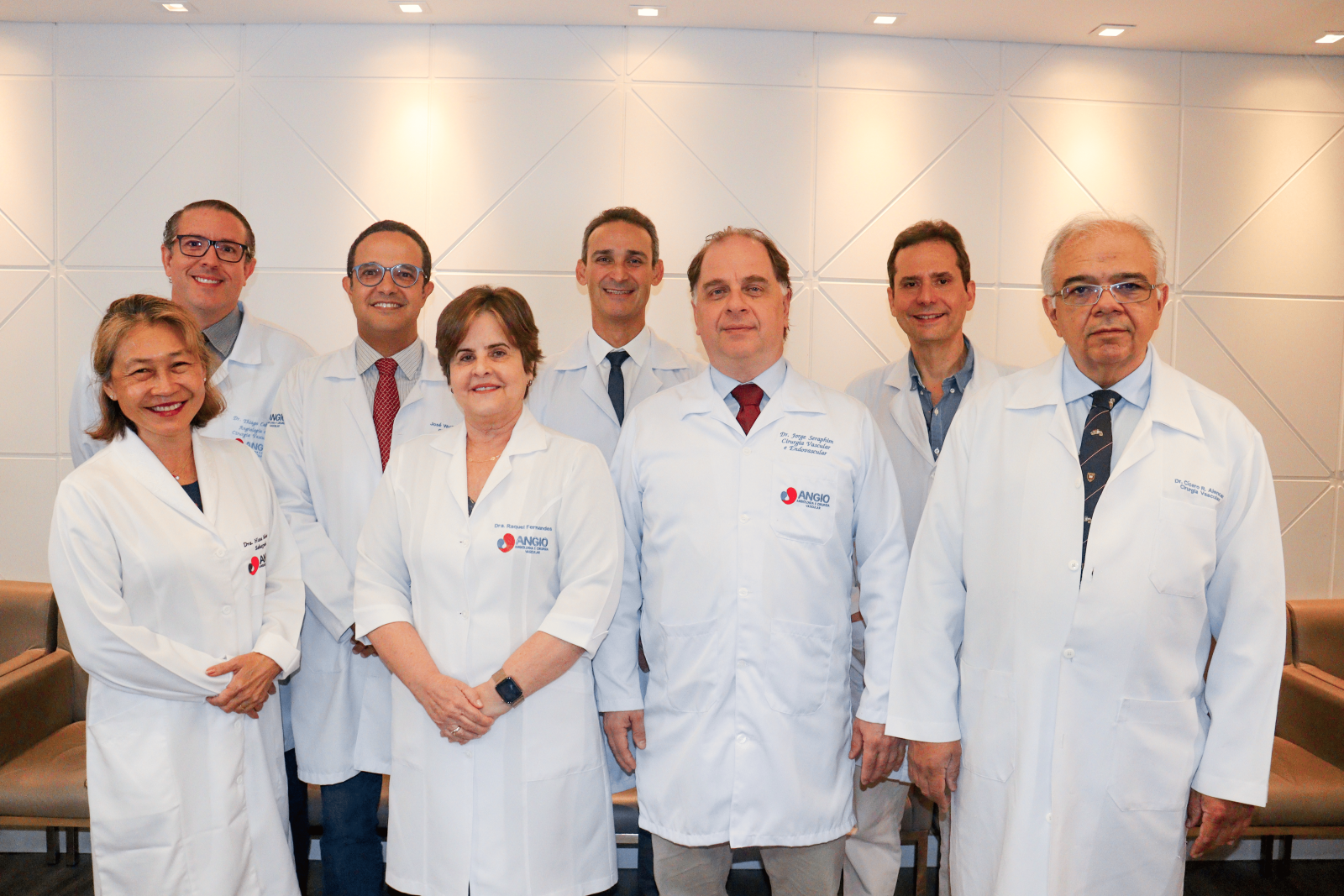 Equipe de angiologistas e cirurgiões vasculares da clínica ANGIO